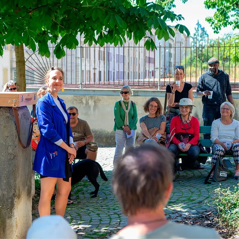En remontant la rue du Doubs